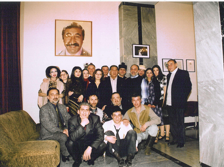 В театре, созданном Мкртчяном работали многие его друзья и родственники