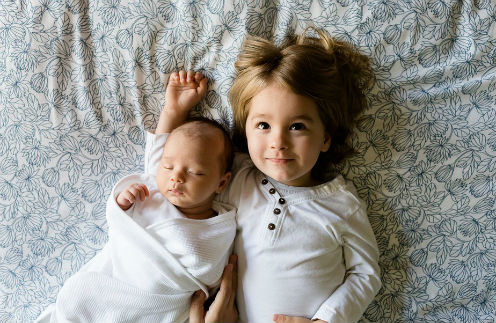 «Улыбочку!»: зачем звездные родители устраивают младенцам фотосессии