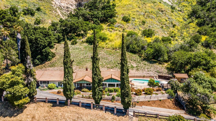 В Калифорнии продается дом Джонни Кэша, который он построил сам