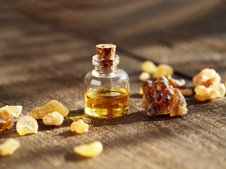 Самый загадочный парфюмерный тренд: что нужно знать об ароматах со смолами (и кому они подходят)