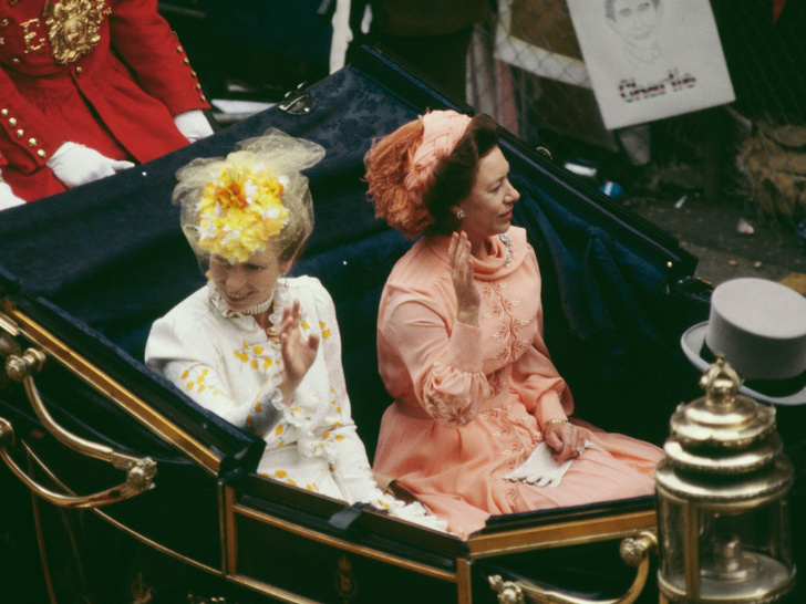 Самые необычные и странные свадебные шляпки королевской семьи