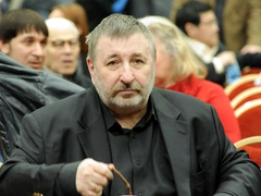 От ковида умер режиссер «Мы из будущего» Андрей Малюков