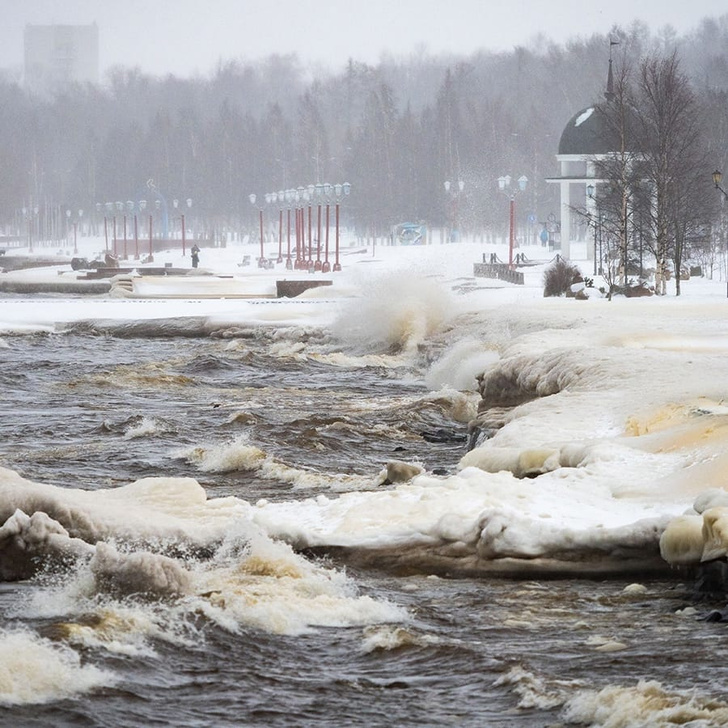 Фото №1 - Как «Бенедикт» российские города накрыл. Апокалиптичные фото и видео мощного циклона