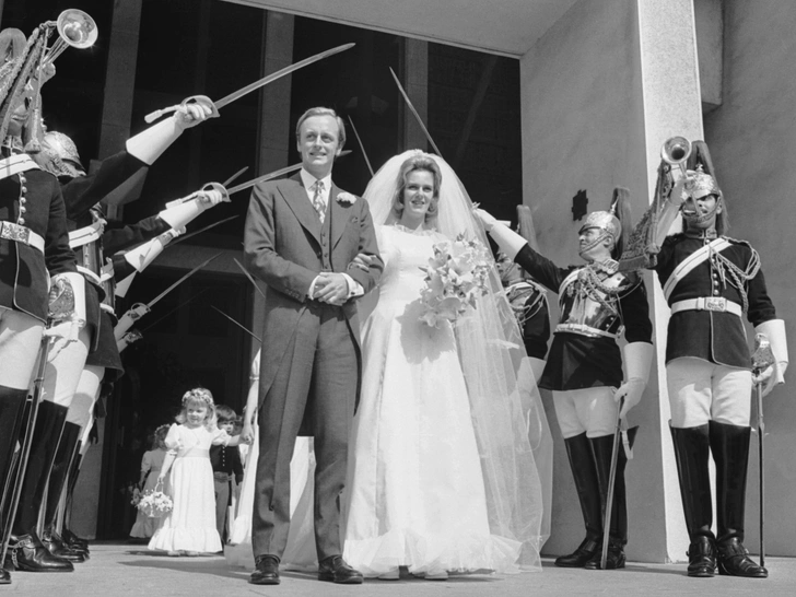 Эндрю Паркер-Боулз и Камилла Шанд в день своей свадьбы, 4 июля 1973