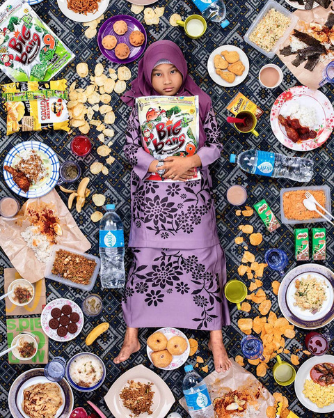 Чем питаются дети в разных странах мира: 16 говорящих фото