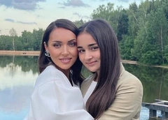Алсу поздравляет дочь с 16-летием, а родившая невеста Соколовского крутит ягодицами у шеста. Соцсети звезд