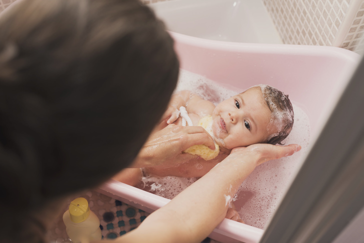 Интимная гигиена малыша: как правильно подмывать девочку
