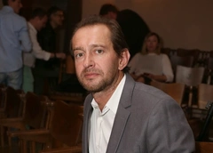 «Забыть – значит предать»: Константин Хабенский о смерти первой жены