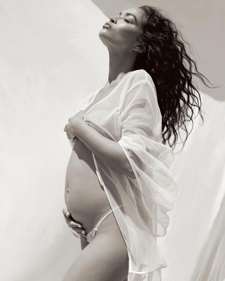Топ-модель Шанина Шейк впервые стала мамой