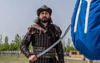 Огнем и мечом: в сожженной пиратами башне нашли саблю XIV века