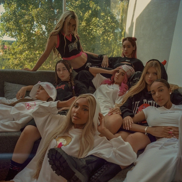 ТВОЕ x XO TEAM: рассказываем о новой коллаборации бренда с любимыми блогерами | thegirl.ru