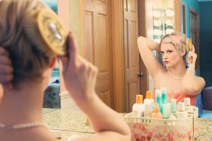 Британские психологи объяснили, почему нельзя доверять своему отражению в зеркале