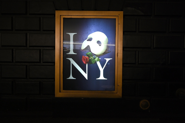 В Нью-Йорке состоялся последний показ мюзикла «Призрак оперы»