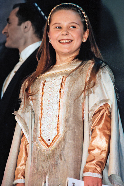 Певица с детства участвовала в больших концертах, 1990-е