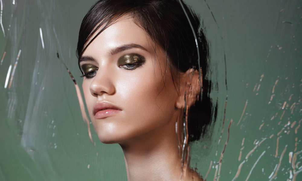 «Стеклянные» smoky eyes: как повторить самый модный макияж этой зимы ...