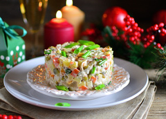 Гадаем по новогодним салатам: выберите блюдо — а мы расскажем, что ждет вас в январе