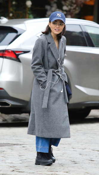 Выглядит дорого: Рэйчел Зеглер в идеальном пальто, которое должно быть в гардеробе каждой девушки