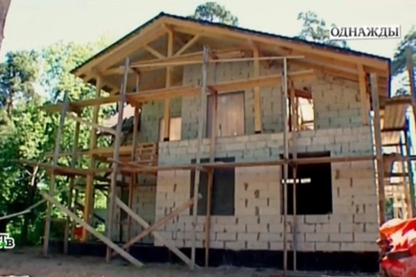 Алла Осипенко строит дом для внука