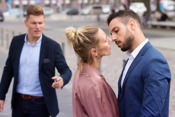 «Чтобы вызвать ревность парня, я целовалась с другим при нем. Как заставить его забыть об этом?»