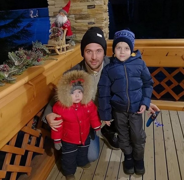 Александр Кержаков с сыновьями