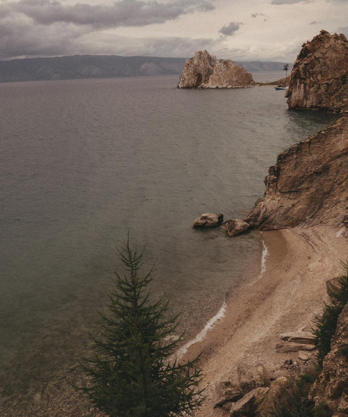 Посмотрите на великое озеро зимой, летом и осенью: байкальские времена года в 15 фотографиях