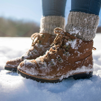 Как утеплить ноги зимой: 3 лайфхака, которые помогут больше не замерзать ❄️