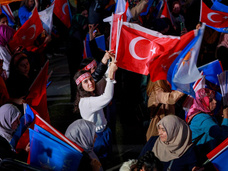 Эрдоган и его соперник Кылычдароглу не одолели планку в 50% голосов. Главу Турции определит второй тур выборов