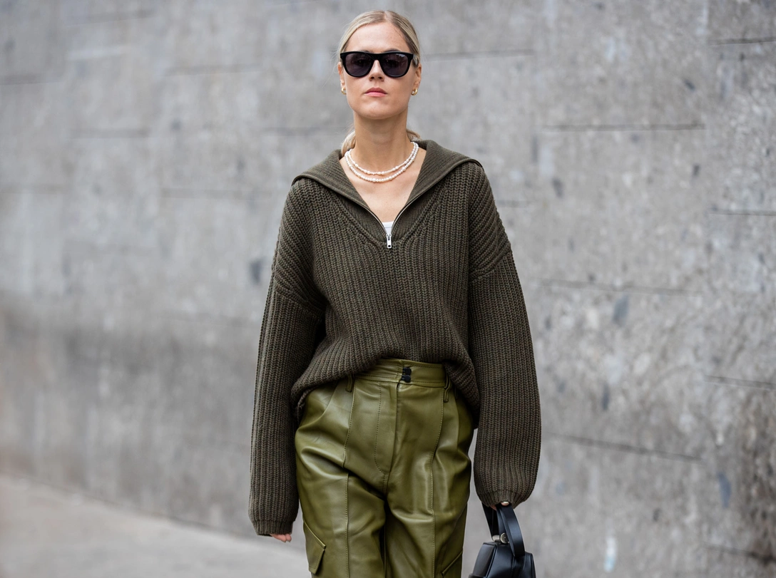 Тугая резинка и немодный декор: 5 грубых ошибок при выборе свитера, которые допускают все | marieclaire.ru