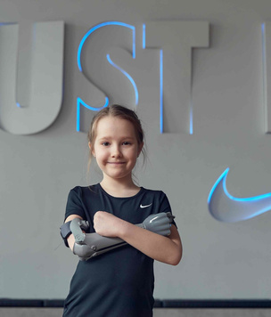 Nike совместно с «Моторикой» представили фильм о детях с протезами рук, которые не боятся заниматься спортом