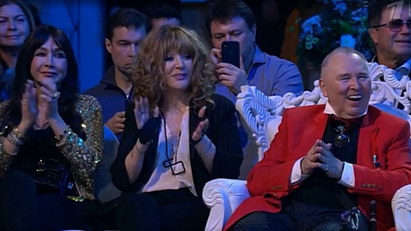 Алла Пугачева сидела в первом ряду рядом с юбиляром