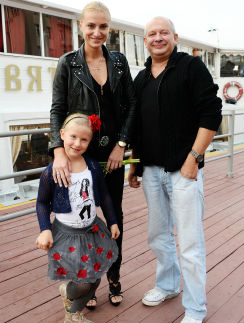 Дмитрий Марьянов с Ксенией и ее дочерью
