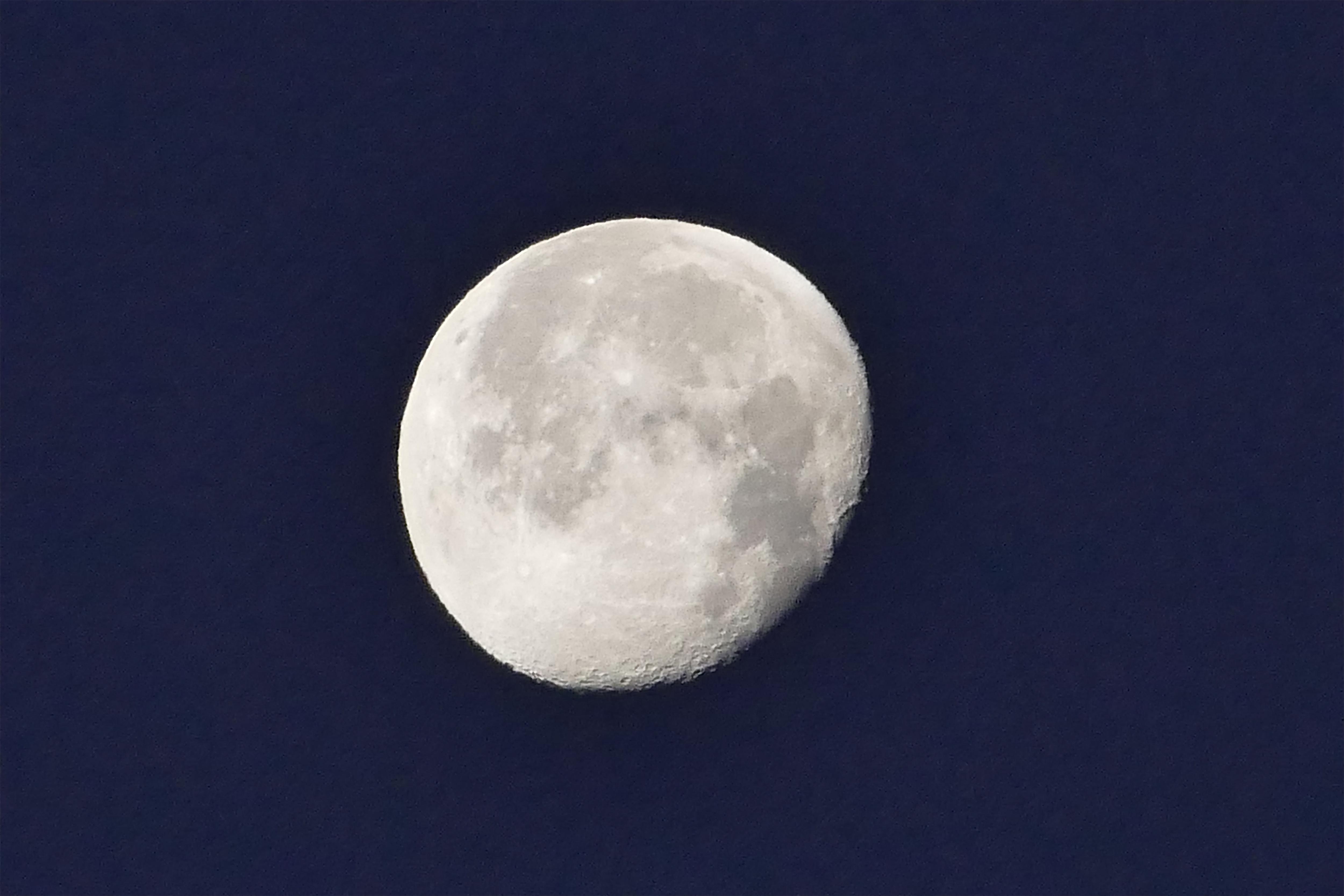 Луна каждый год отдаляется. Луна горизонтальная. Атмосфера Луны. Растущая Луна. Звуки Луны.
