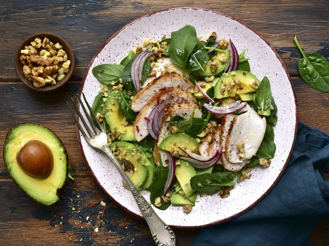 3 лучших рецепта с авокадо от шеф-повара | marieclaire.ru