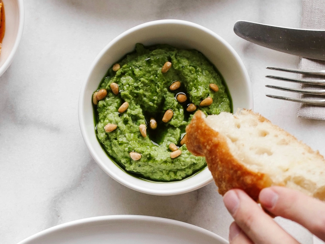 Сметут с полок: что нужно купить на рынке прямо сейчас (и что из этого приготовить) | marieclaire.ru