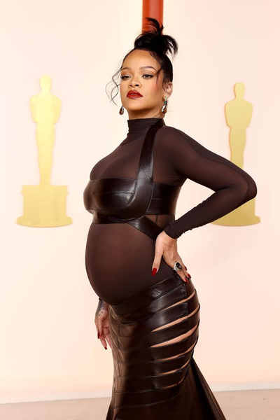 Украла шоу: беременная певица Рианна на церемонии «Оскар-2023»