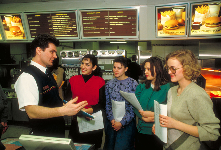 Наряжались, как в ресторан, а Биг Мак ели ножом и вилкой: как в СССР открывался первый Макдоналдс