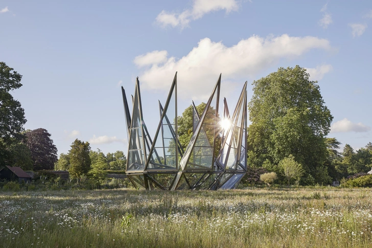 Стеклянный цветок: оранжерея Heatherwick Studio в Великобритании