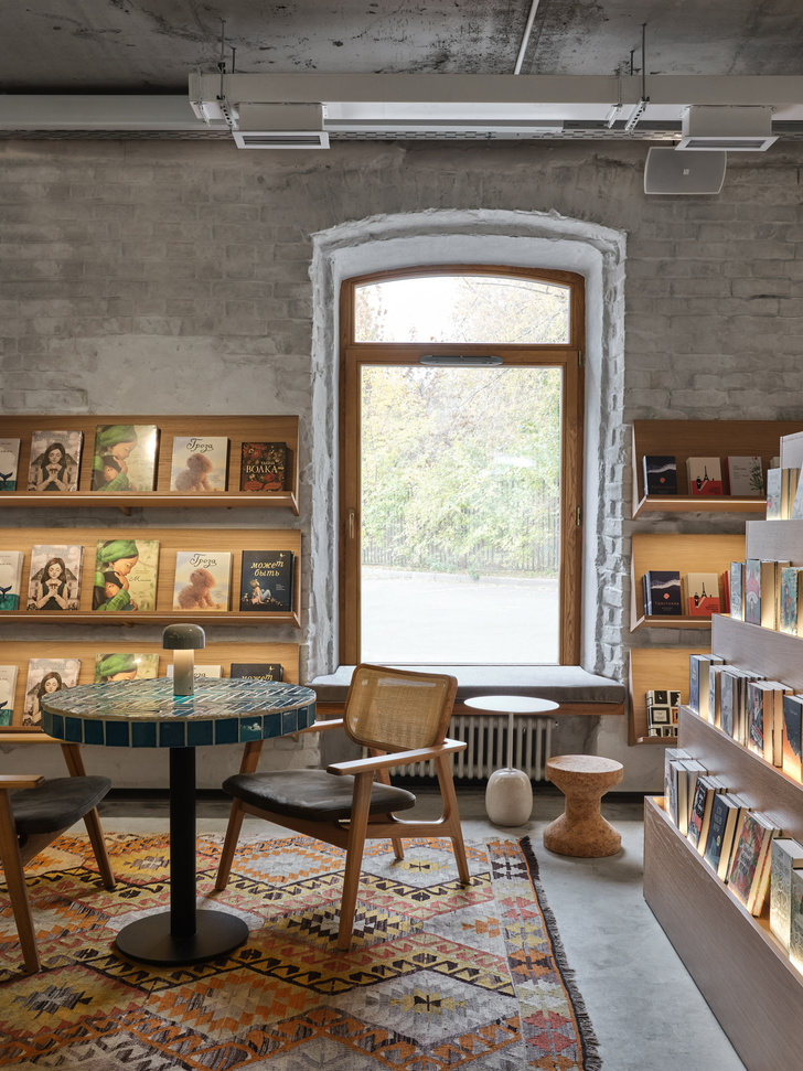 Книжный магазин «Поляндрия» и кофейня Letters в Москве