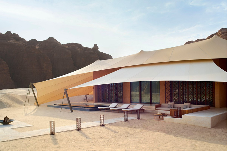 В пустыне Саудовской Аравии открылся дизайн-отель