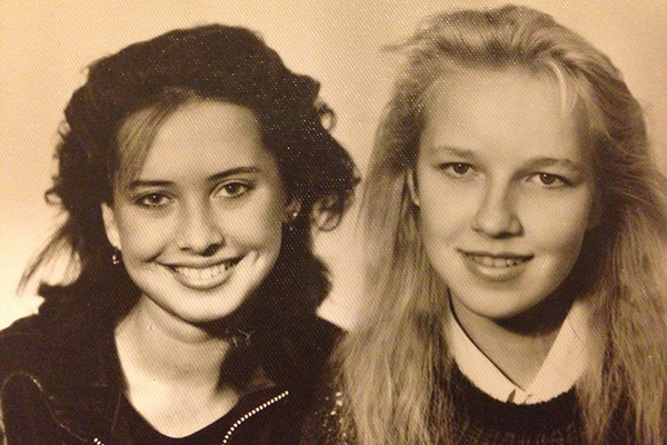 Жанна Фриске и ее лучшая школьная подруга  Наталья Волохова (9-й класс, 1989 год)