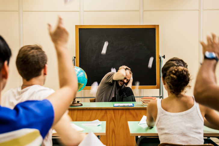 «Мы для них — обслуга»: как школьники издеваются над учителями
