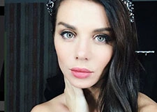 Анна Седокова не может простить родителей