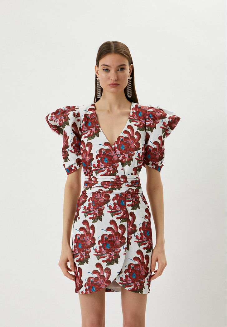 Хочу цветочное платье, как у «Эмили в Париже»: 7 мини-платьев с объемными плечами