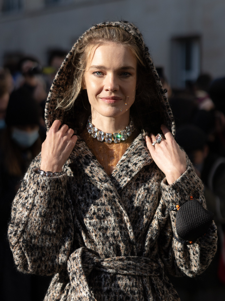 Фото №3 - Кутюрное пальто, стеклянные драгоценности и любимый мужчина: Наталья Водянова на показе Dior