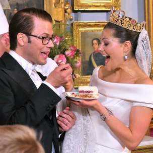 Сладко: свадебные торты на королевских свадьбах