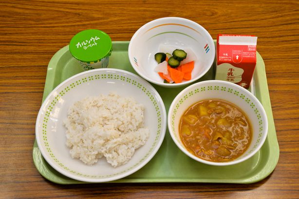 Сравниваем и удивляемся: школьные обеды из разных стран(галерея)