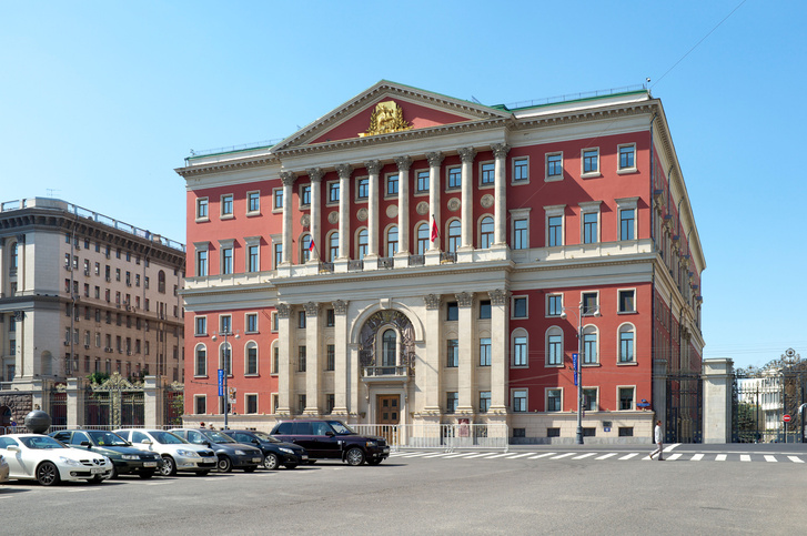 Дома-кочевники: 6 известных зданий в Москве, которые сменили прописку