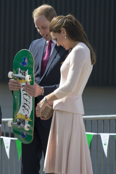 Теперь у принца Георга есть именной скейт - осталось только подрасти