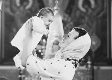 Милла Йовович крестила младшую дочь в православной традиции