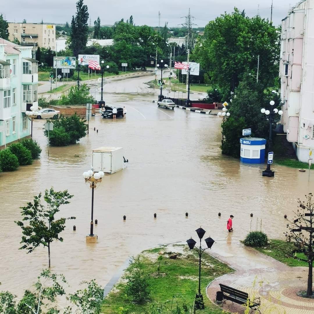 Керчь ушла под воду: мощные фото и видео крымского апокалипсиса | MAXIM